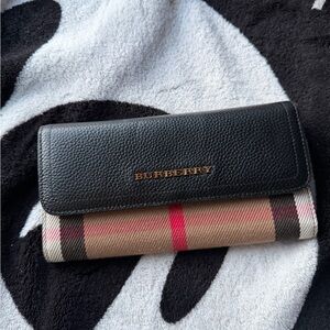 Burberry Black Leather & Classic Nova Check Wallet with Gold Logo
